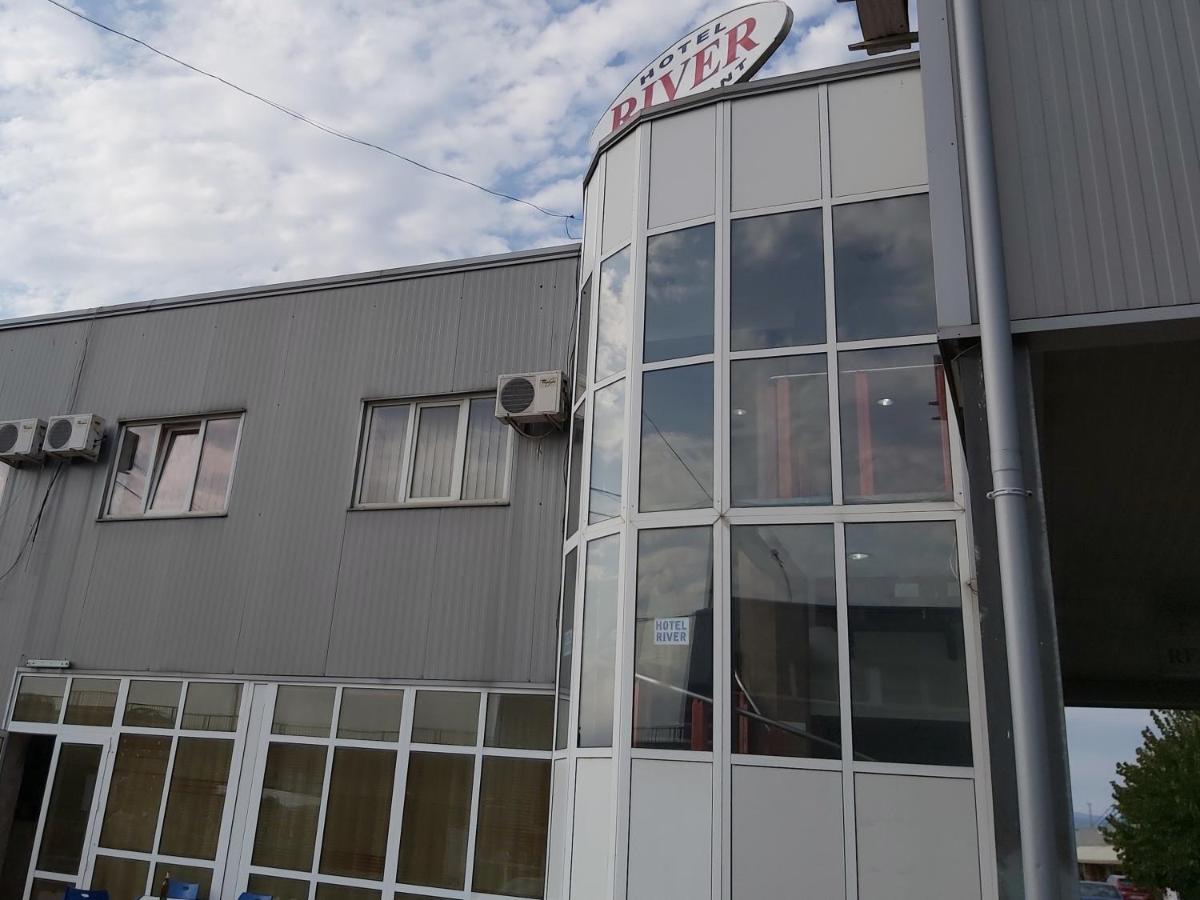 Hotel River Târgu Jiu Dış mekan fotoğraf
