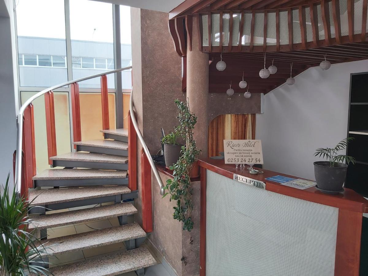 Hotel River Târgu Jiu Dış mekan fotoğraf